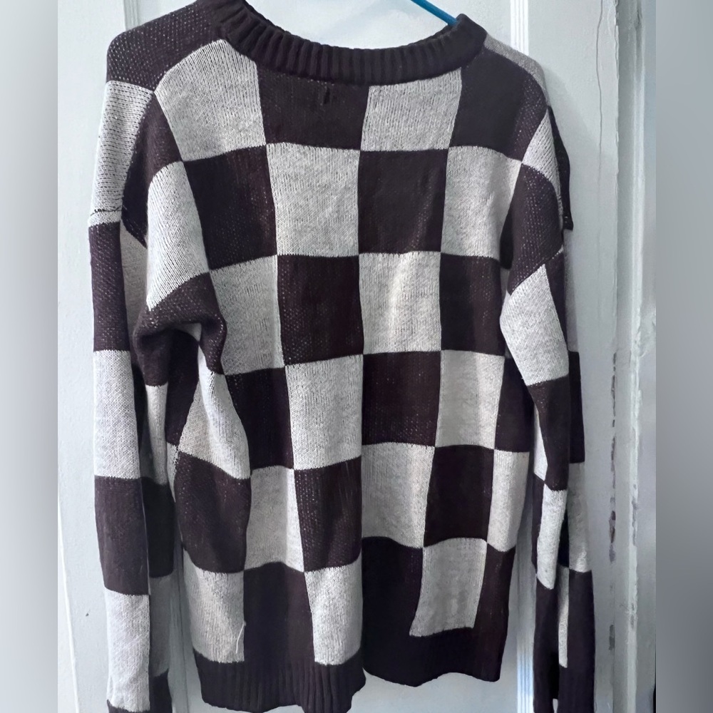 Light and dark brown sweater/shirt